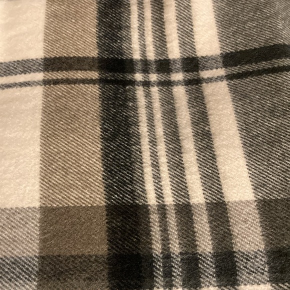 SCARF Beautiful cashmere white, grey & black plaid 12”x68”, fringed. Like new. - Picture 9 of 10